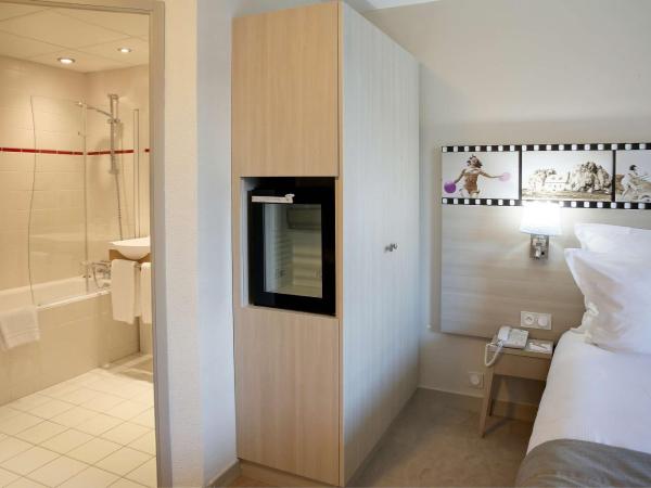 Best Western Les Bains Hotel et SPA : photo 4 de la chambre chambre standard - lit queen size
