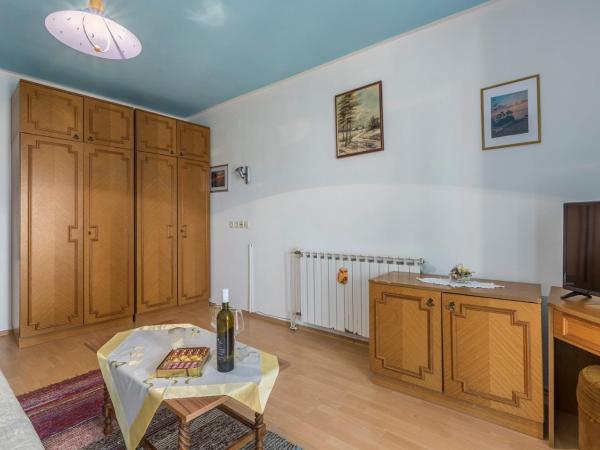 Apartments Ulika : photo 7 de la chambre appartement avec balcon