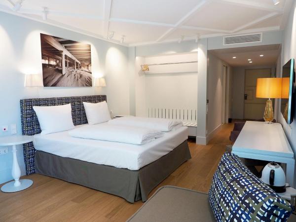 Jugend- und Familienhotel Augustin : photo 1 de la chambre cette chambre double est accessible aux personnes à mobilité réduite.