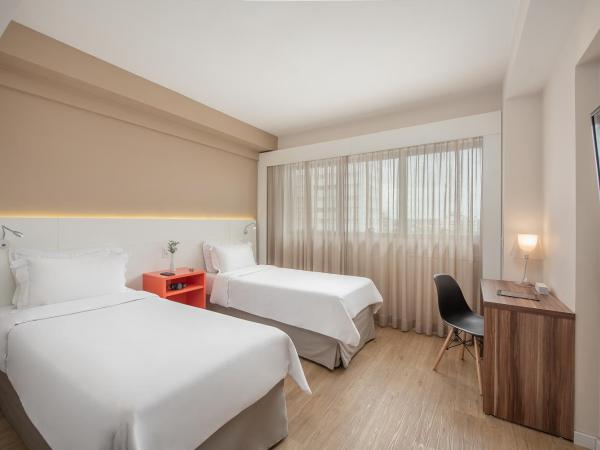 Intercity Curitiba Centro Cívico : photo 1 de la chambre standard twin - 2 single beds
