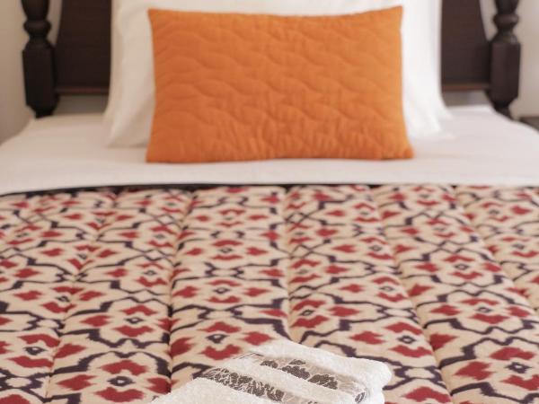 6/4 de Sado : photo 7 de la chambre chambre lits jumeaux avec salle de bains privative séparée