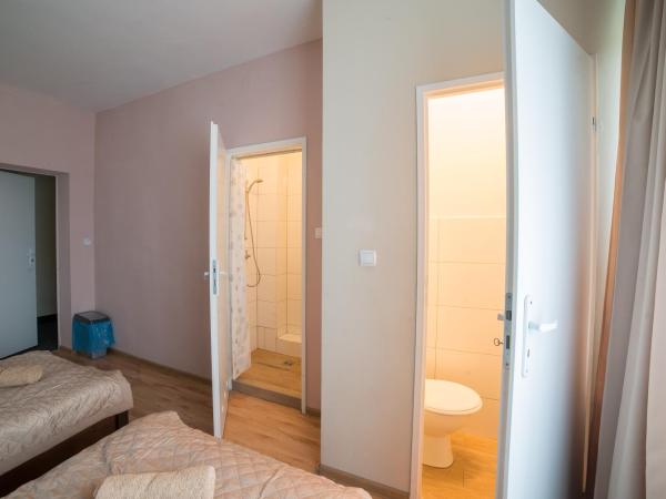 Strzelec Noclegi : photo 3 de la chambre petite chambre lits jumeaux