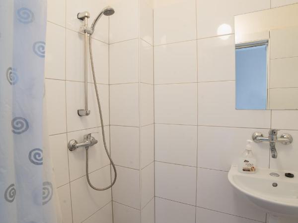 Strzelec Noclegi : photo 4 de la chambre petite chambre lits jumeaux