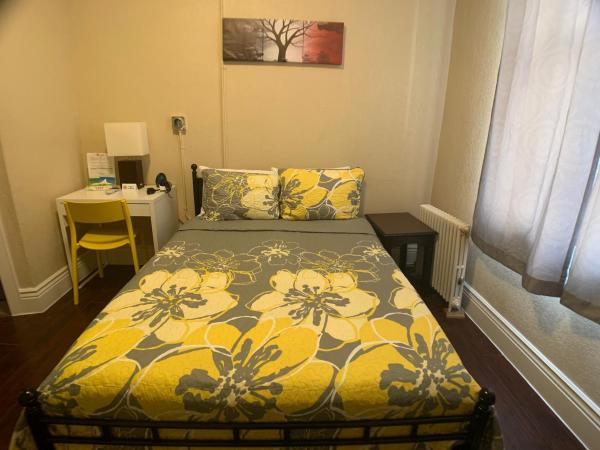 Orange Village Hostel : photo 6 de la chambre chambre double avec salle de bains privative