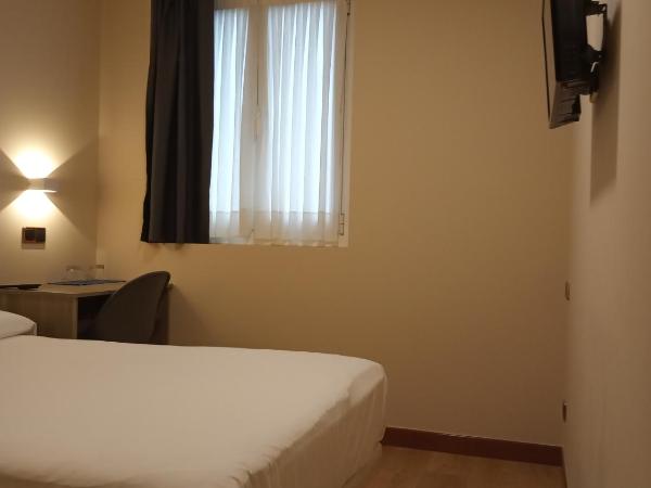 Pensión Begoña - centro ciudad : photo 3 de la chambre petite chambre double