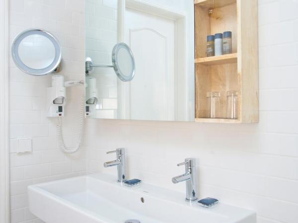 9Hotel Central : photo 1 de la chambre chambre double deluxe avec baignoire