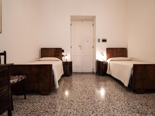 Hotel AeR BJ Vittoria : photo 2 de la chambre chambre lits jumeaux