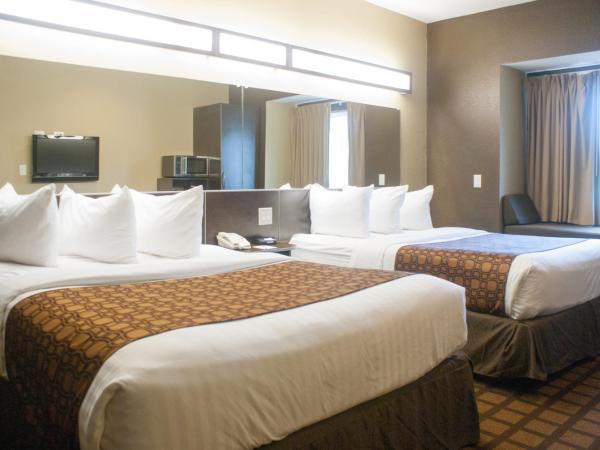 Microtel Inn & Suites by Wyndham Jacksonville Airport : photo 1 de la chambre chambre avec 2 lits queen-size et douche accessible en fauteuil roulant - adaptée aux personnes à mobilité réduite/malentendantes - non-fumeurs