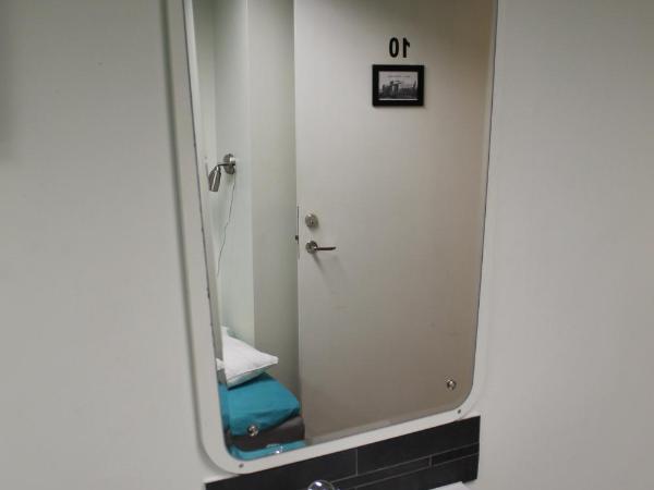 City Lodge Stockholm : photo 5 de la chambre chambre triple avec salle de bains commune