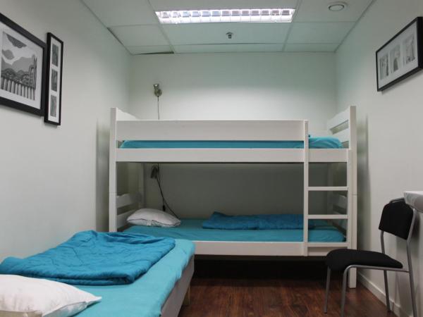 City Lodge Stockholm : photo 3 de la chambre chambre triple avec salle de bains commune