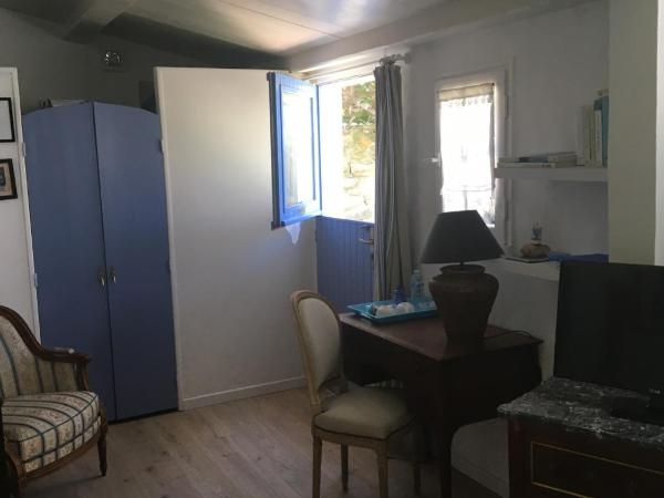 Le Buzet Bleu Bed & Breakfast : photo 5 de la chambre chambre double avec terrasse