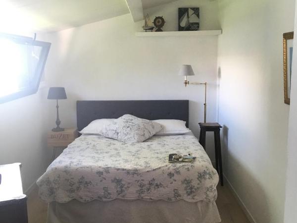 Le Buzet Bleu Bed & Breakfast : photo 6 de la chambre chambre double avec terrasse