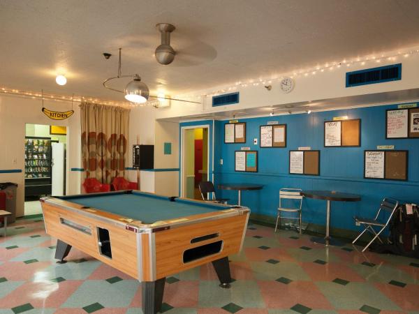 Banana Bungalow West Hollywood Hotel & Hostel : photo 4 de la chambre lit dans dortoir mixte de 6 lits