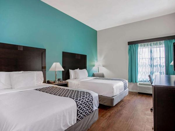 La Quinta by Wyndham PCB Pier Park area : photo 1 de la chambre queen room with two queen beds and bathtub - mobility/hearing accessible - non-smoking