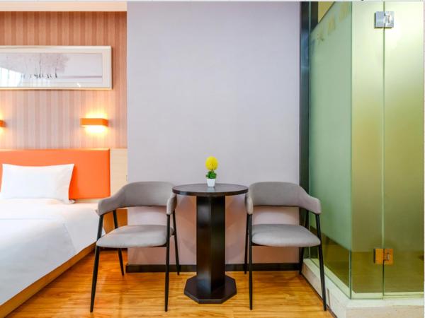 7Days Premium Chongqing Jiefangbei Pedestrian Street Branch : photo 1 de la chambre chambre supérieure lit queen-size