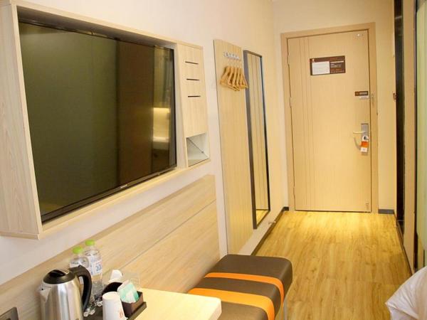 7Days Premium Chongqing Nanping Pedestrian Street Light Rail Station Branch : photo 2 de la chambre chambre supérieure lit queen-size