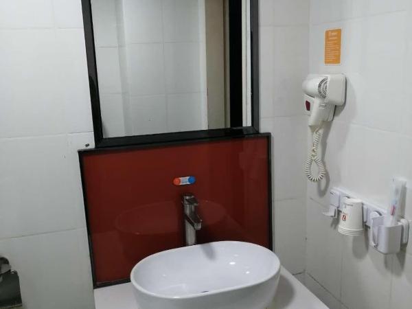 7Days Premium Qingdao Xianggang Middle Road Zhiqun Road Subway Station Branch : photo 5 de la chambre chambre simple