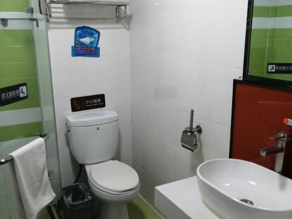 7Days Premium Qingdao Xianggang Middle Road Zhiqun Road Subway Station Branch : photo 2 de la chambre chambre double