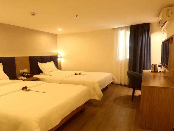 7Days Premium Shenzhen High Speed Rail North Station Minzhi Branch : photo 3 de la chambre chambre lits jumeaux de luxe premium


