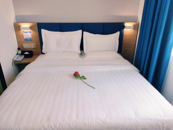 7Days Premium Shenzhen High Speed Rail North Station Minzhi Branch : photo 6 de la chambre chambre supérieure lit queen-size