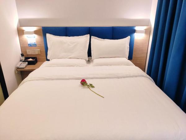 7Days Premium Shenzhen High Speed Rail North Station Minzhi Branch : photo 8 de la chambre chambre supérieure lit queen-size