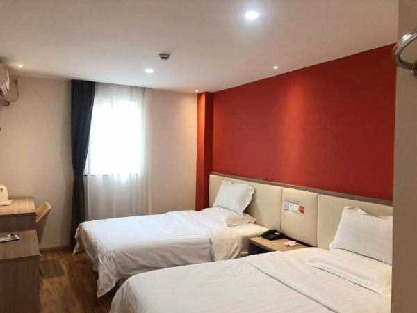 7Days Premium Shanghai Xujiahui Longhua Road Subway Station Branch : photo 4 de la chambre chambre lits jumeaux supérieure