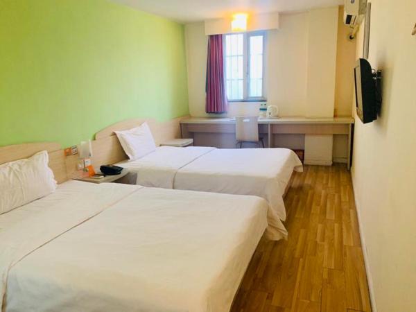 7Days Inn Wuhan Huazhong Science and Technology University Guanggu Square : photo 2 de la chambre chambre affaires lits jumeaux