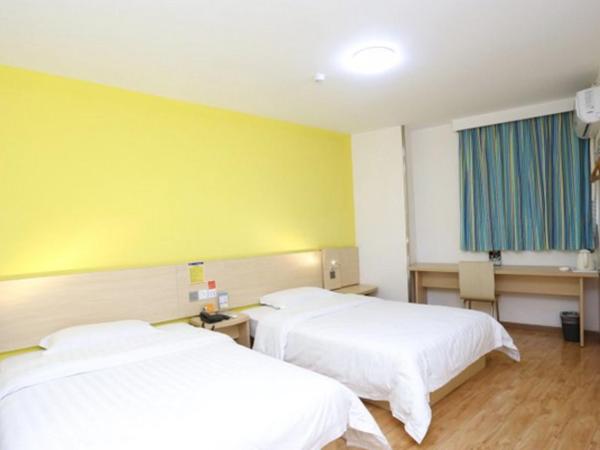7Days Inn Chengdu Wuhoucuqiao : photo 1 de la chambre chambre affaires lits jumeaux