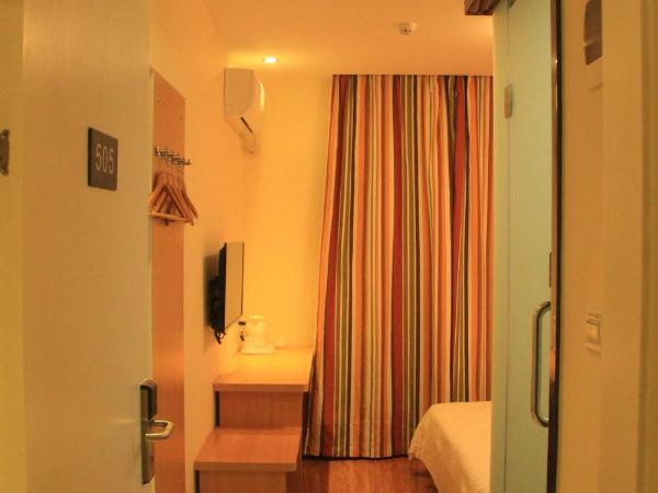 7Days Inn Dongguan Guanhui City Rail Dalang Town Station Branch : photo 4 de la chambre comfortable queen room