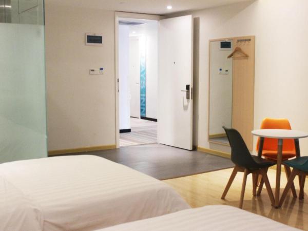 7Days Inn Chongqing Longtou Temple North Train Station North Plaza Branch : photo 1 de la chambre chambre lits jumeaux