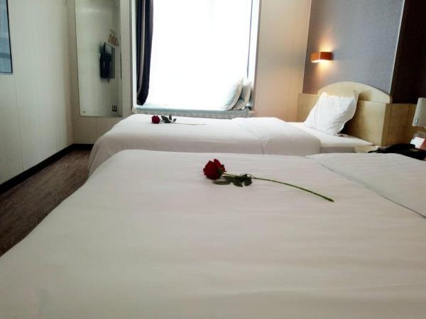 7Days Inn Huquan Street Yangjiawan Subway Station : photo 1 de la chambre chambre lits jumeaux sélect