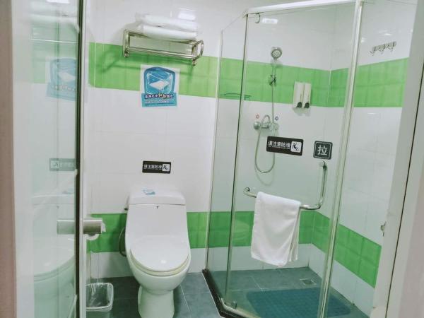 7Days Inn Shen Tech Park Subway Station Wanxiang Tiandi Branch : photo 3 de la chambre chambre affaires lits jumeaux