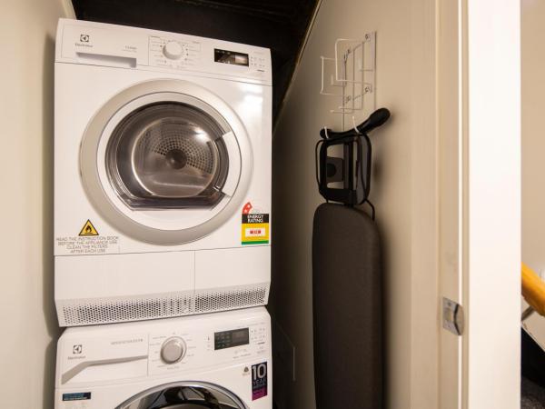 Koura Apartments Central Queenstown : photo 4 de la chambre appartement 3 chambres avec 3 salles de bains