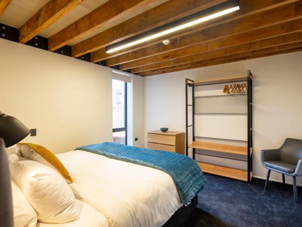 Koura Apartments Central Queenstown : photo 5 de la chambre appartement 3 chambres avec 3 salles de bains