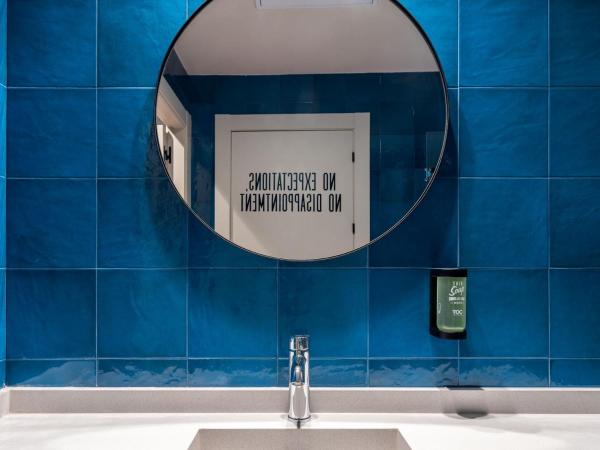 Toc Hostel Granada : photo 5 de la chambre chambre simple avec salle de bains privative