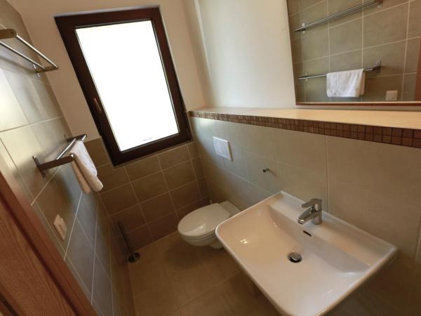 Fürjes Villa Apartmanház : photo 9 de la chambre appartement avec terrasse