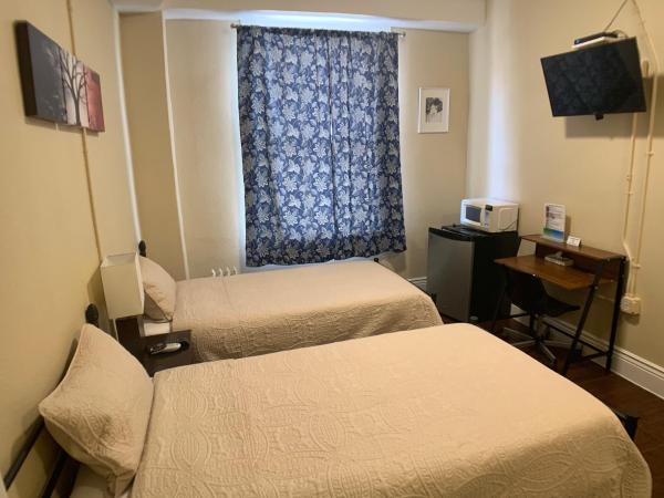 Orange Village Hostel : photo 2 de la chambre chambre lits jumeaux avec douche 