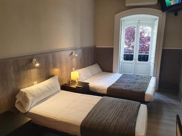 CH Plaza D'Ort Rooms IV : photo 4 de la chambre chambre double avec lit d'appoint