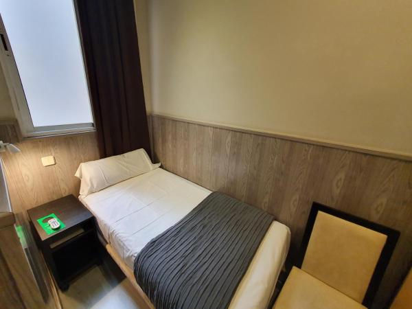 CH Plaza D'Ort Rooms IV : photo 2 de la chambre petite chambre simple