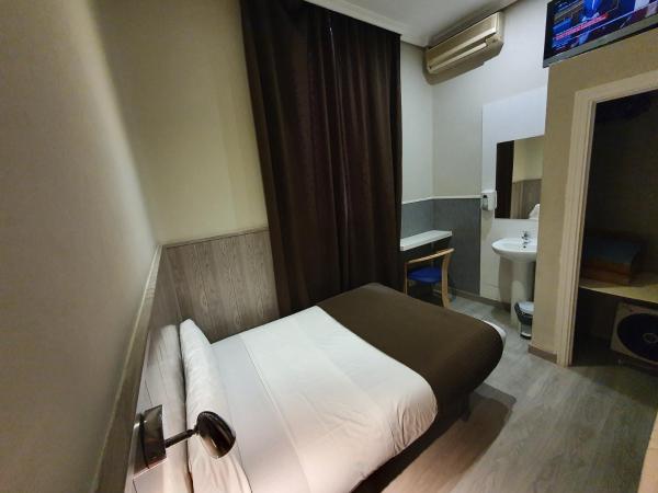 CH Plaza D'Ort Rooms IV : photo 2 de la chambre chambre simple avec salle de bains commune