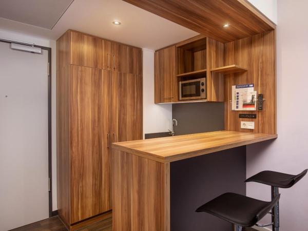 Holiday Inn Express Bremen Airport, an IHG Hotel : photo 6 de la chambre chambre double avec kitchenette