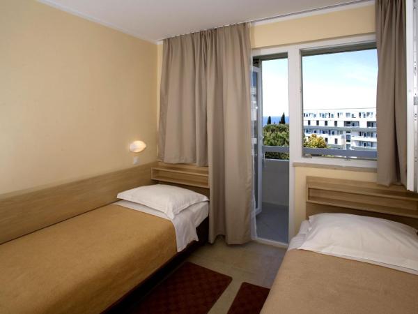 Hotel Delfin Plava Laguna : photo 1 de la chambre chambre classique avec balcon - côté mer