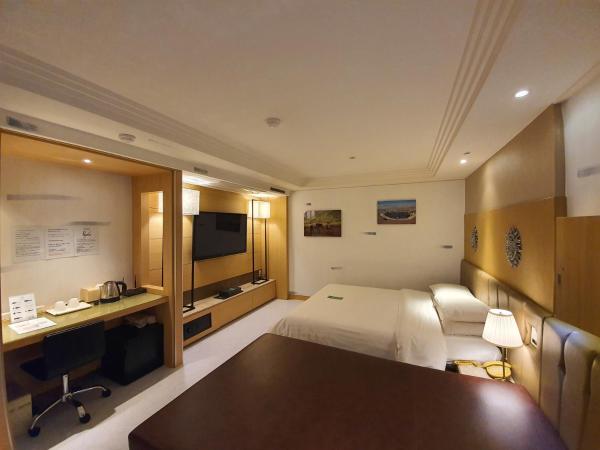 Friendly DH Naissance Hotel by Mindrum Group : photo 4 de la chambre chambre familiale supérieure - petit-déjeuner inclus