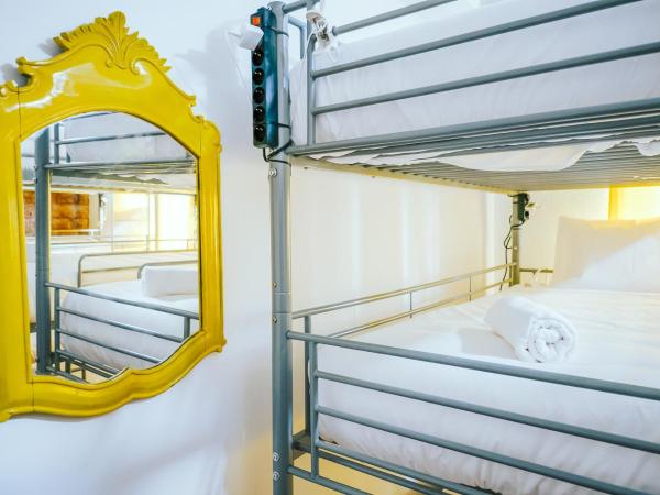 Help Yourself Hostels - Restelo : photo 8 de la chambre lit superposé dans dortoir mixte