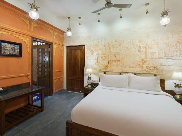 Pearl Palace Heritage Boutique Hotel : photo 2 de la chambre chambre de luxe avec sortie en jeep ancienne