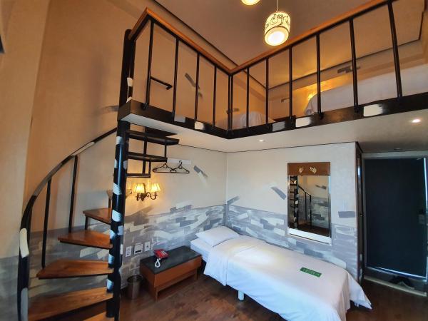 Friendly DH Naissance Hotel by Mindrum Group : photo 1 de la chambre chambre familiale en duplex - petit-déjeuner inclus