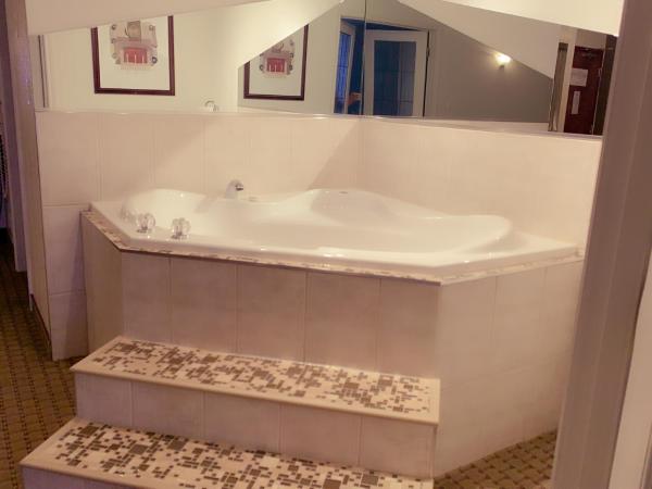Ramada by Wyndham Red Deer Hotel & Suites : photo 3 de la chambre suite studio lit king-size - non-fumeurs