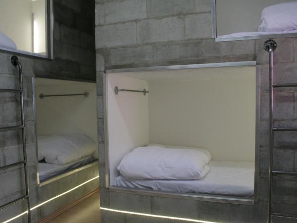 Viva Hostel Design : photo 1 de la chambre chambre quadruple avec salle de bains privative