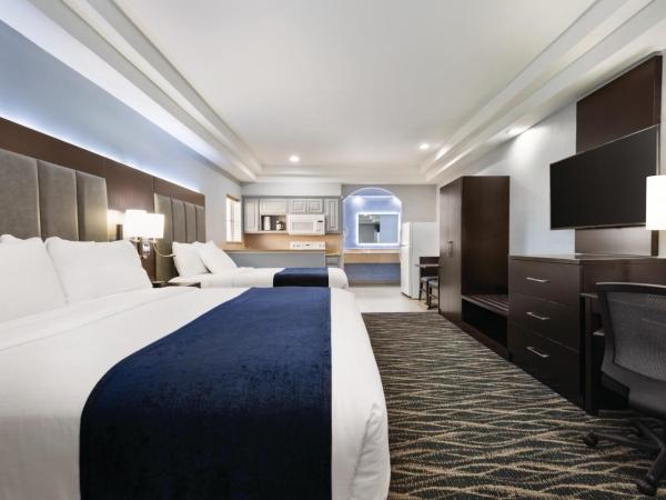 Days Inn & Suites by Wyndham Houston Hobby Airport : photo 2 de la chambre suite 1 lit king-size et 1 lit double avec cuisine complète - non-fumeurs