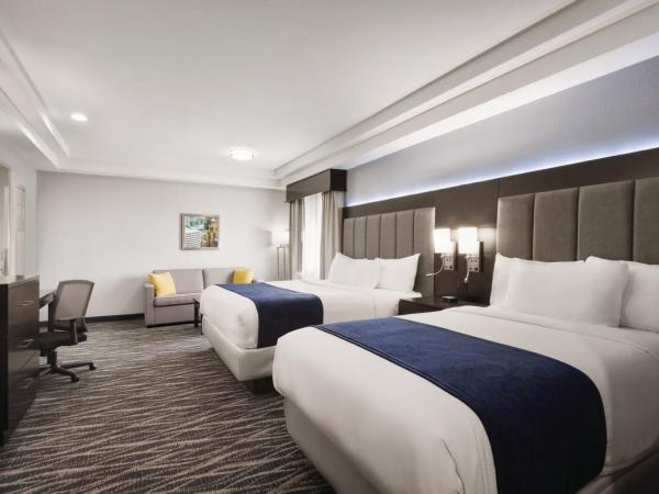 Days Inn & Suites by Wyndham Houston Hobby Airport : photo 2 de la chambre suite 1 lit king-size et 1 lit double - non-fumeurs